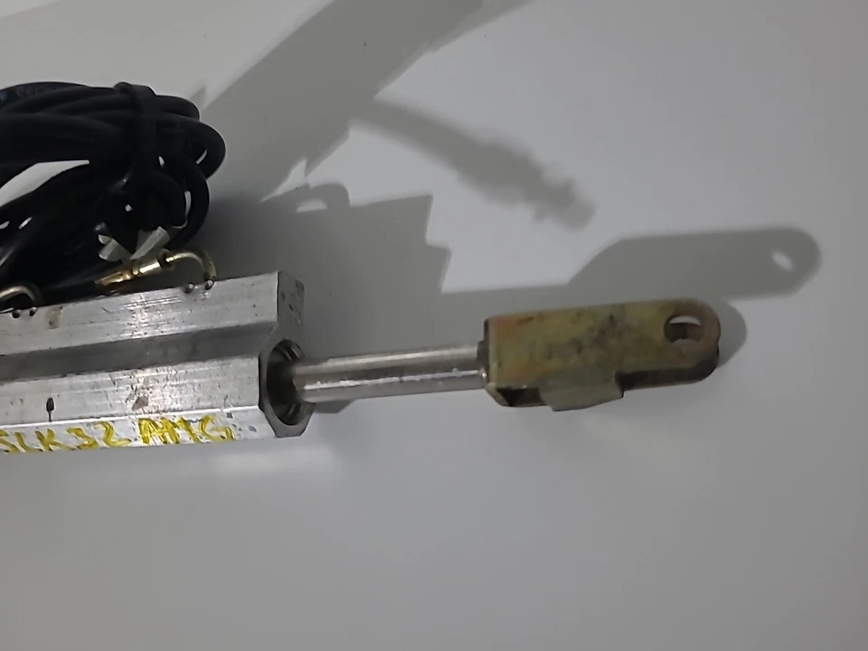 G2U 9704 Mercedes SLK230 SLK32 AMG Convertible Top Front Lock Latch Cylinder OEM Foto 3 de 4