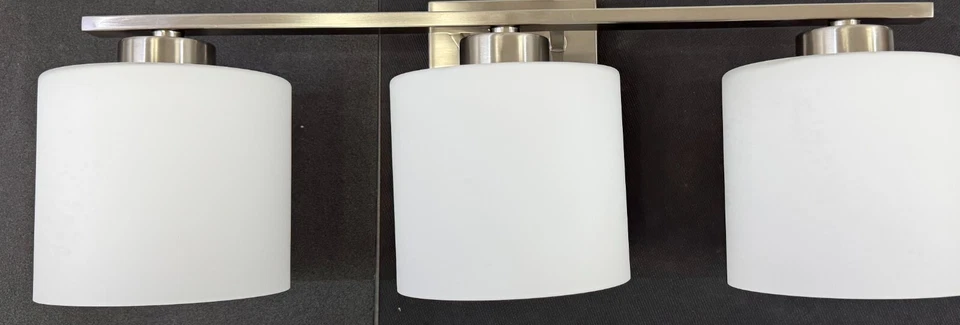 Capital Lighting 8493CH-103 Steele 3 luces tocador cromado 8"H x 23,25"W Foto 2 de 4