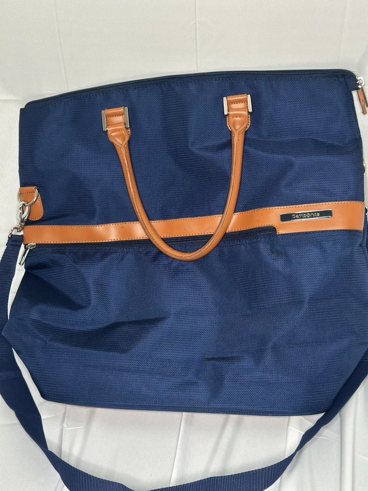 Vintage Samsonite  Travel tote Navy Blue & Brown Leather Trim - Image 3 of 4