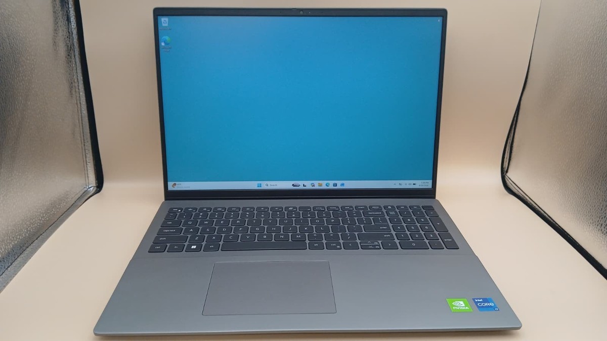 Dell Vostro 5620 i7-1260P 16GB RAM 512GB SSD NVIDIA MX570 16