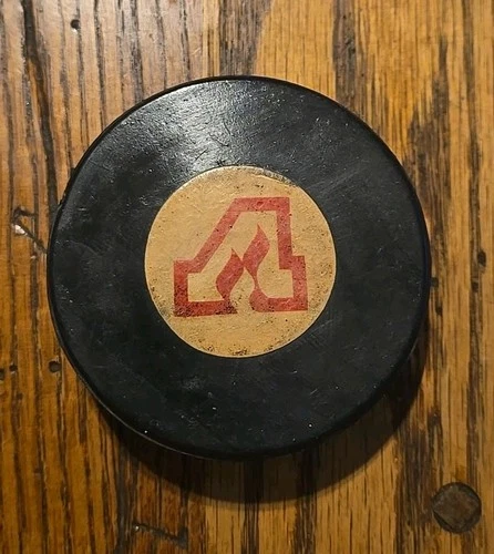 1975 NHL Atlanta Flames Converse National Rubber Crested Game Hockey Puck N Case