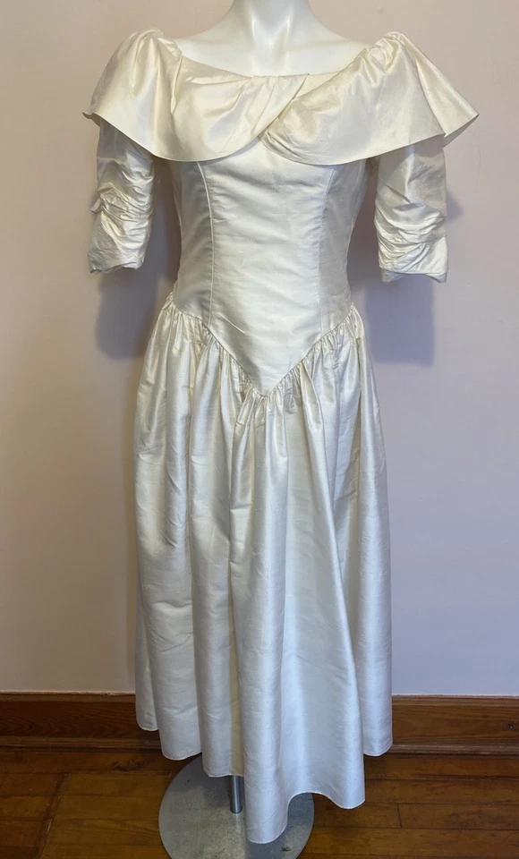 Винтажный Alfred Angelo тафта крем на плечо V талии свадебное платье большой - Изображение 4 из 4