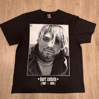 トップス NIRVANA  COBAIN HUGE FACE MEMORIAL NIRVANA KURT COBAIN HUGE FACE MEMORIAL