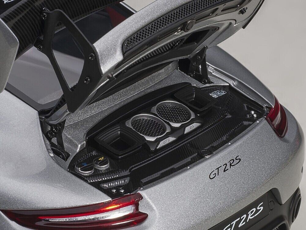 1/18 Porsche 911 (991.2) GT2 RS Weissach Package Silver 1/18 Porsche 911 (991.2) GT2 RS Weissach Package Silver
