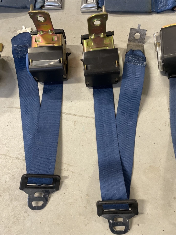 Заводской комплект ремней безопасности Ford Mustang 1990-93 королевский синий хэтчбек купе с насечками - Изображение 3 из 4