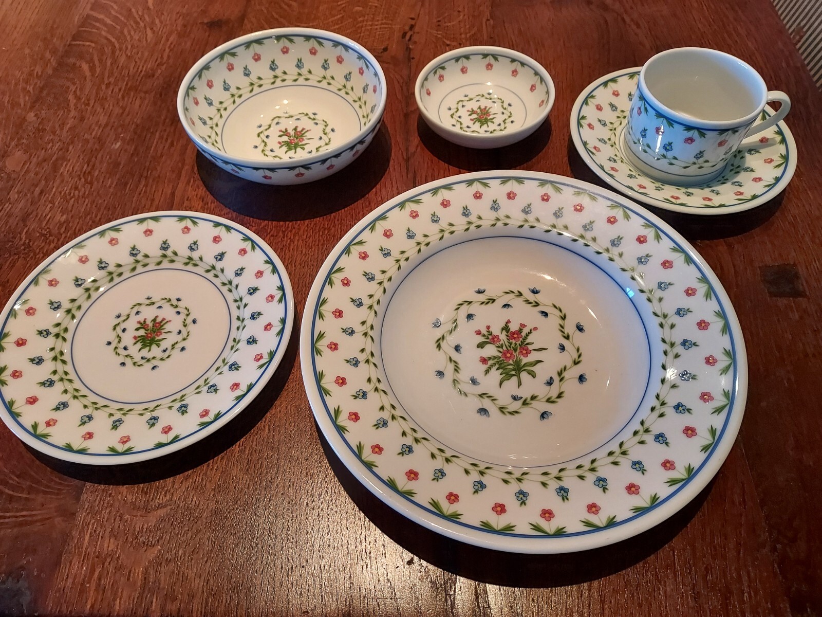 12-Piece/2 Place Settings A. Raynaud "Lafayette" Limoges China