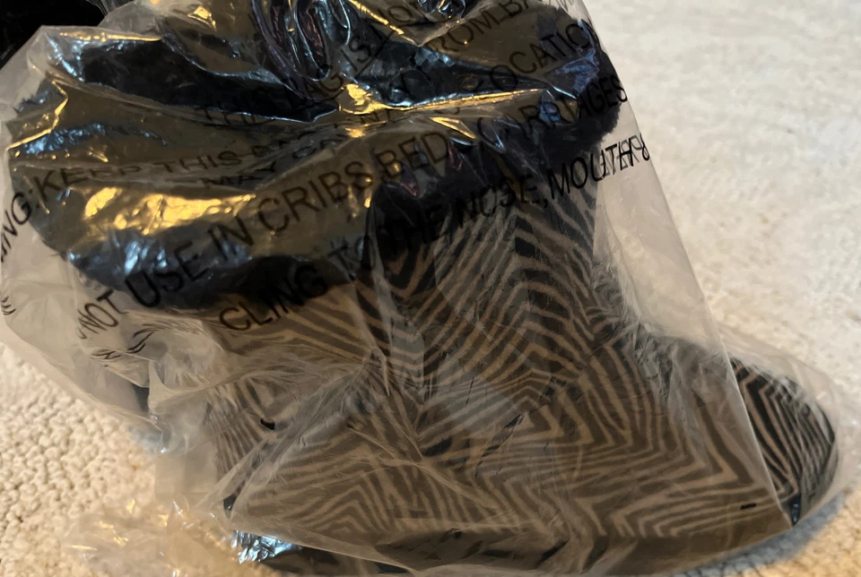 NWT - Vera Bradley Cozy Booties Slippers, Hard Sole,  Zebra Small 5-6 - Image 3 of 4