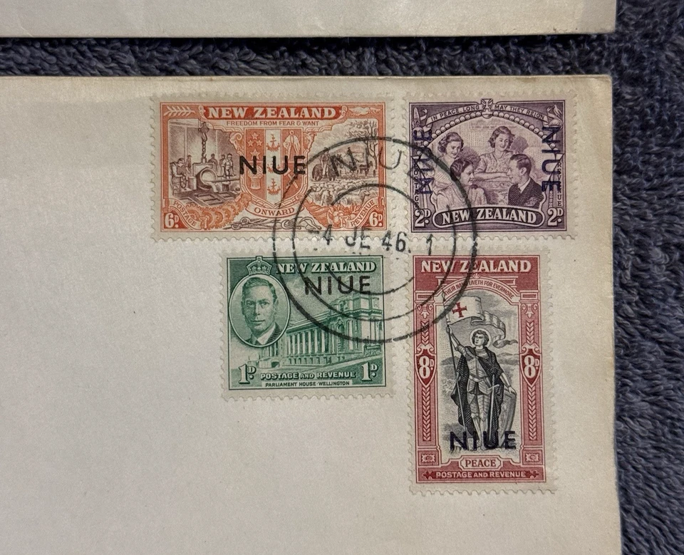 1946 Niue & Cook Islas Primer Día Cubiertas Segunda Guerra Mundial Peace Set - Raro NZ Sobreimpresiones Foto 2 de 4