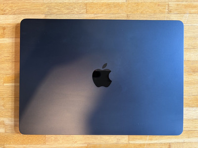 Apple MacBook Air M2 2022 / Mitternacht 13,6'' / 8GB RAM / 256GB SSD