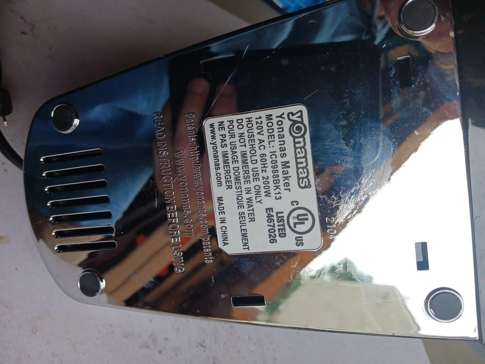 Yonanas Deluxe  Frozen Yogurt Treat Maker Black Silver Dole Model IC0988BK13 - Image 4 of 4