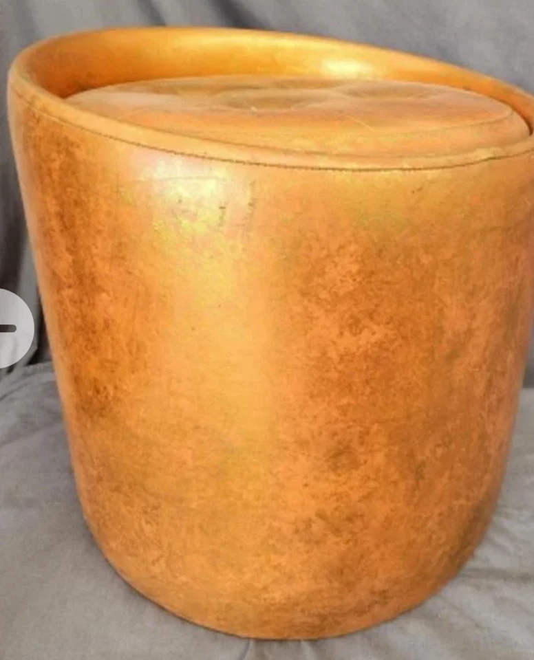 TABURETE BARRIL MCM NARANJA Y DORADO Foto 3 de 4