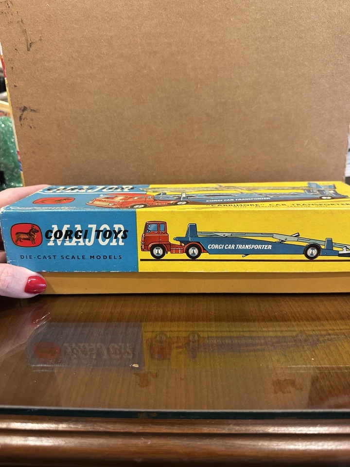 CORGI MAJOR No 1105 BEDFORD TRACTOR UNIT & CARRIMORE CAR TRANSPORTER  - Image 2 of 4