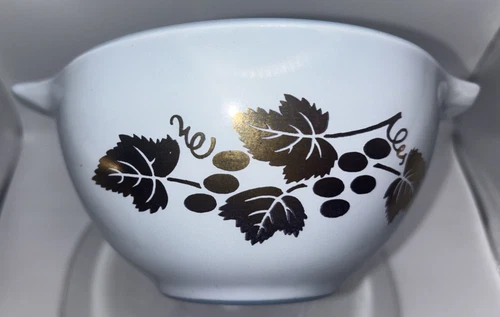 Vintage Pyrex Golden Grapes #441 Delphite Blue Cinderella Bowl 1.5 Pint