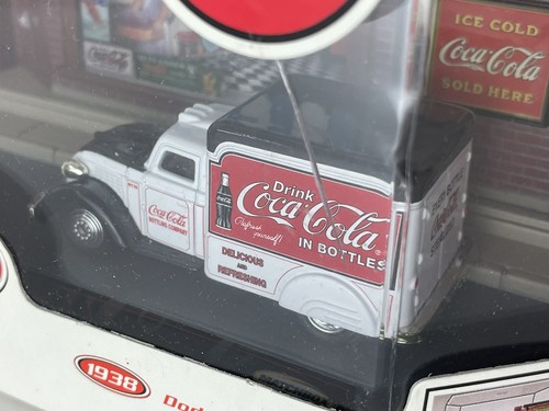 Matchbox 1930's COCA COLA Collection - 1938 DODGE AIRFLOW Diorama - Picture 4 of 15