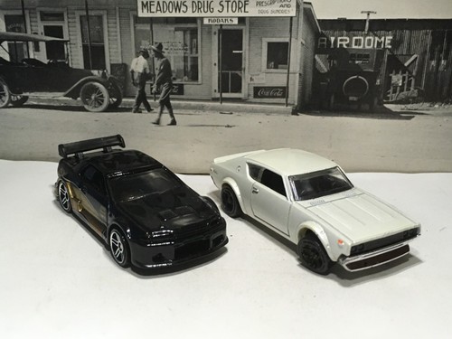 black gtr-r32 & white h/t 2000 gt-r loose