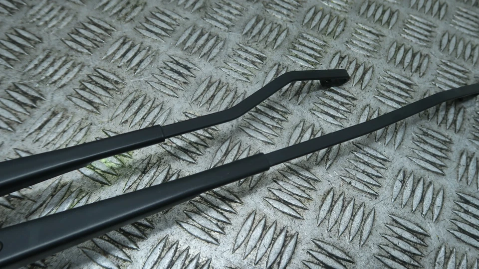 2018 MITSUBISHI MIRAGE 1.2 PETROL MK6 FRONT PAIR OF WIPER ARMS REF10305 - Image 4 of 4