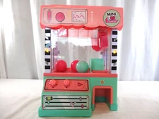LOL Surprise Minis Claw Machine Playset with  Mini Balls