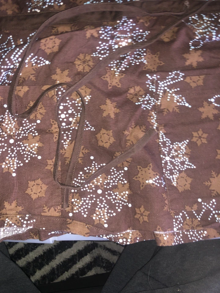 Ladies (medium) Brown Short Sleeve (Koi) Scrub Top With Pockets And Drawstring  - Image 4 of 4