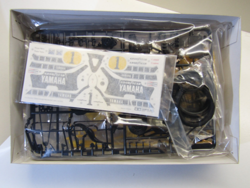 Tamiya 1:12 Scale Yamaha YZR500 Grand Prix Racer model kit #14001*1600 K.Roberts - Picture 5 of 11