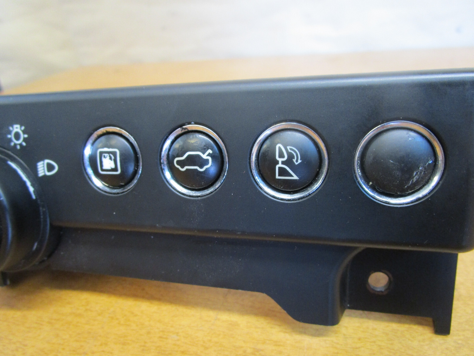 Maserati Quattroporte - Dashboard Switch Panel   P/N 203522