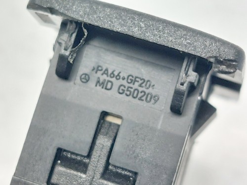 MERCEDES BENZ SLK R172 PRESA USB PORTA PRESA 2012 - Foto 13 di 13