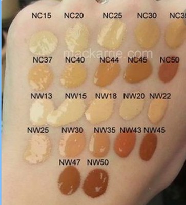 MAC Studio Waterweight Foundation NW30 – Leichte, Feuchtigkeitsspendende Foundation, 30 Ml
