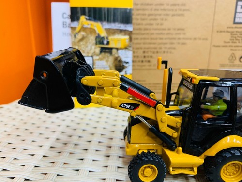 Retroexcavadora de pivote central de TI Caterpillar Cat 420E 1/50 DieCast Masters DM85143 - Imagen 8 de 10