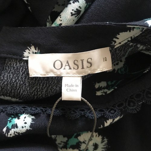 Oasis Top Women's Floral Short Sleeve Navy Pretty Pleat Lace Detail Size 10 BNWT - Picture 8 of 11