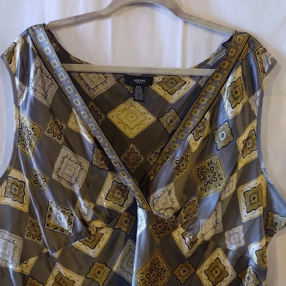 Top de seda gris sin mangas para mujer de Alfani talla 24w Foto 2 de 4