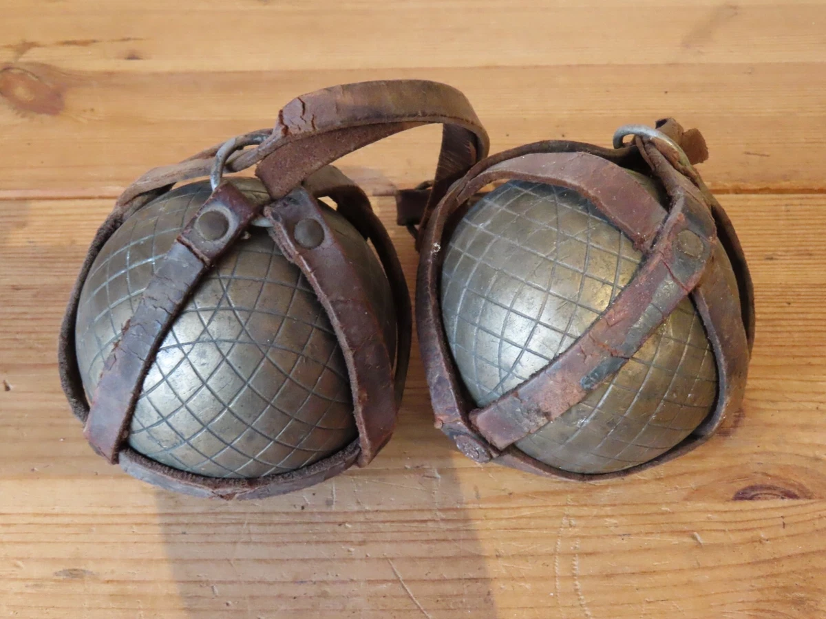 8 Boules De Pétanque Lyonnaises Anciennes, Très Bon état