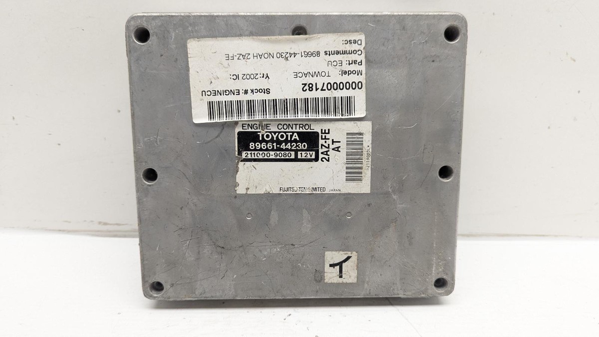 TOYOTA NOAH VOXY MK1 R60 2001 - 2007 ENGINE ECU 1AZ-FE 7182