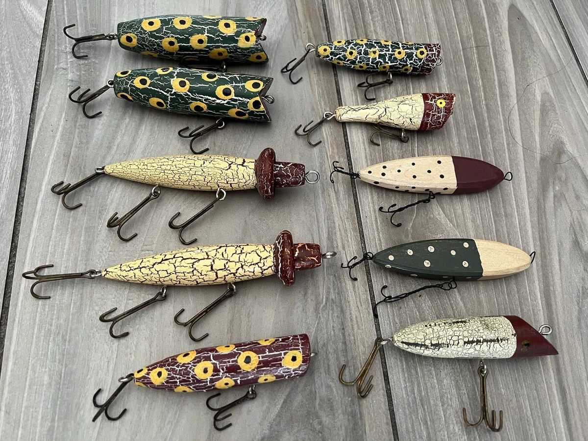 Cadre Décoratif Avec Appâts De Pêche Vintage Du 20e Siècle - Rivers Edge