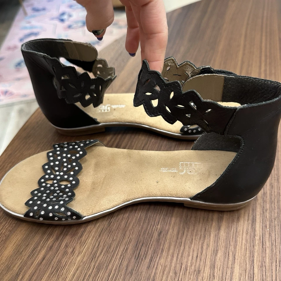 Sandalias Rieker negras y plateadas, talla 38 Foto 3 de 4