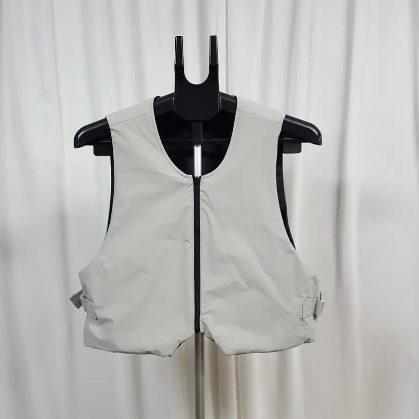 adidas Women's MYSHELTER Reversible Puffer Vest 90 Oil Market thumbnail 5