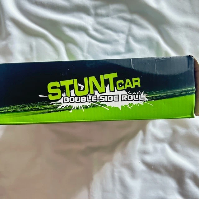 StuntCar Double Side Roll Tumble and Spin Action Ages 6+ 1 Green Car + Remote - Image 3 of 4