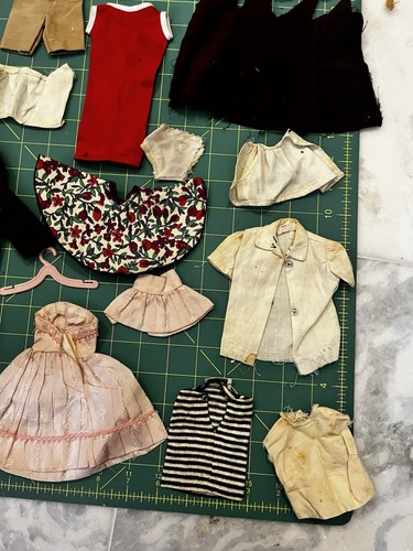 Vintage Skipper Yellow Case With Lots Of Clothes And Doll 90+ Pieces (Barbie) - Picture 16 of 17