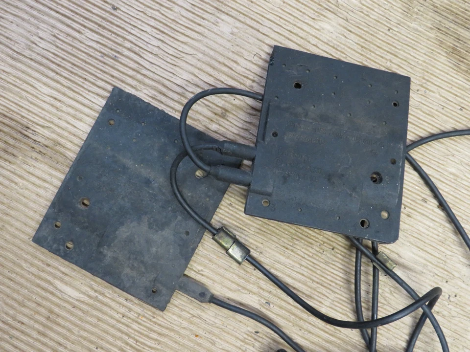 Antena de teléfono parachoques delantero Mercedes Clase CLK W208 A2088200475 OEM 580 Foto 2 de 4