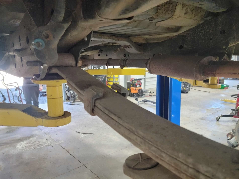 Ford F-150 2009-2014 código de montaje de resorte de hoja trasera "G" genuino OEM DL3Z5560D Foto 2 de 4