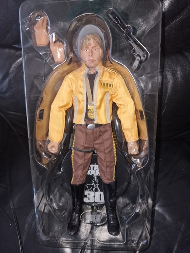 SIDESHOW Exclusive #2141 STAR WARS LUKE SKYWALKER REBEL HERO YAVIN IV 1:6 Scale - Picture 4 of 9