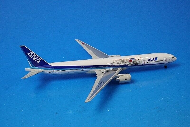 1:400 777-300 ANA Gundam Jet JA755A NH40053 ANA airplane 1:400 777-300 ANA Gundam Jet JA755A NH40053 ANA airplane