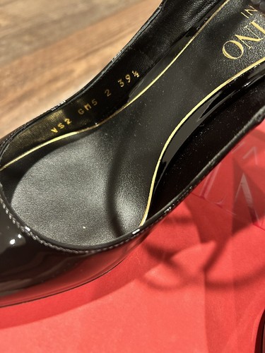 Valentino Garavani Roman Stud 100 Patent Pump Size 39 1/2 New With A Box - Picture 11 of 15