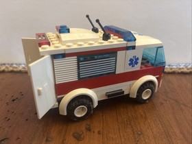 LEGO City: Ambulance (7890)Complete as shown w/Instructions No Box
