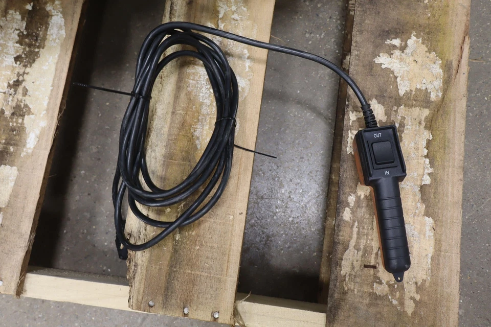 99-04 Ford F250 F350 Excursion Iron Cross Front Bumper with Winch/Controller Foto 2 de 4