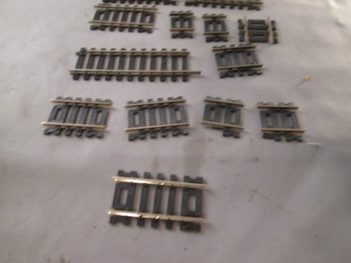 Lot of 19 HO Scale small track parts used is in good condition - Afbeelding 2 van 4
