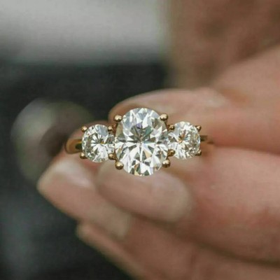 Ehering 2,20 kt Ovalschliff Moissanit drei Steine 14 kt Gelbgold