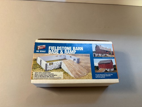 Walthers 3331 Rural Fldstn Barn Bs/Rmp