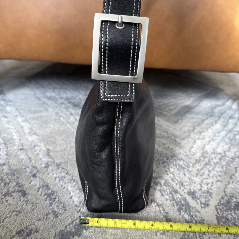 Bolso de hombro Preston York de cuero negro Hobo Foto 3 de 4