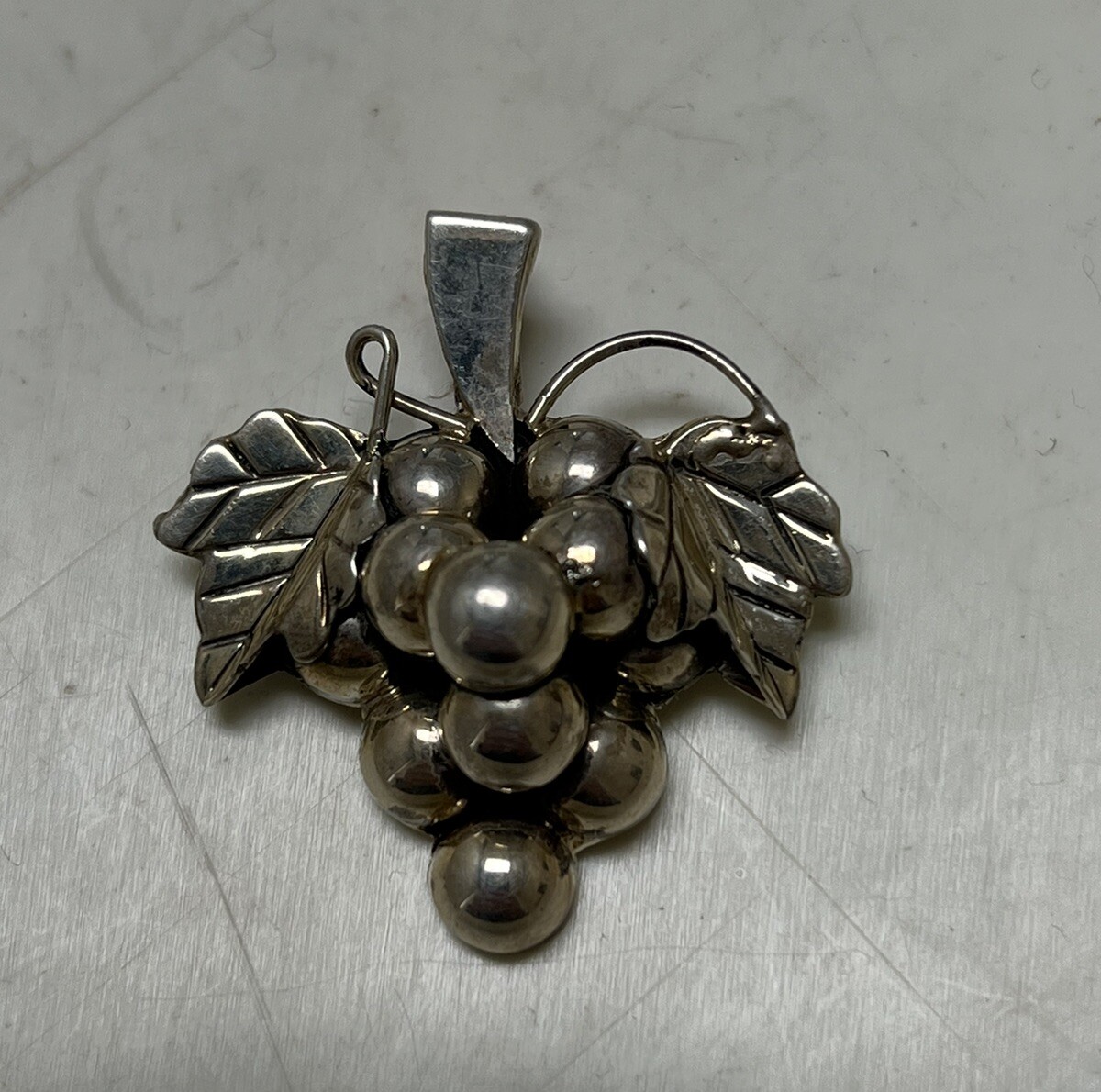 VINTAGE STERLING SILVER GRAPE PIN Sterling Silver GRAPE VINE Charm Holder PIN Wine Lover Gift  main image 3