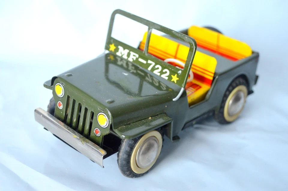 VINTAGE CHINA LAND ROVER FRICTION MT 722 TIN CAR TOY AUTO IN ORIGINAL BOX - Image 2 of 4