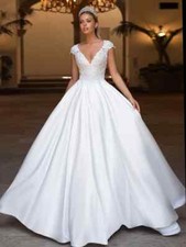 Elegant Wedding Dresses Lace Applique Beaded V-Neck Long Sleeves Bridal Gowns